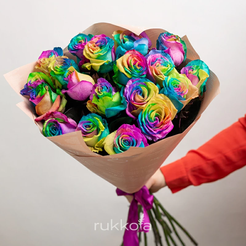 15 радужных роз